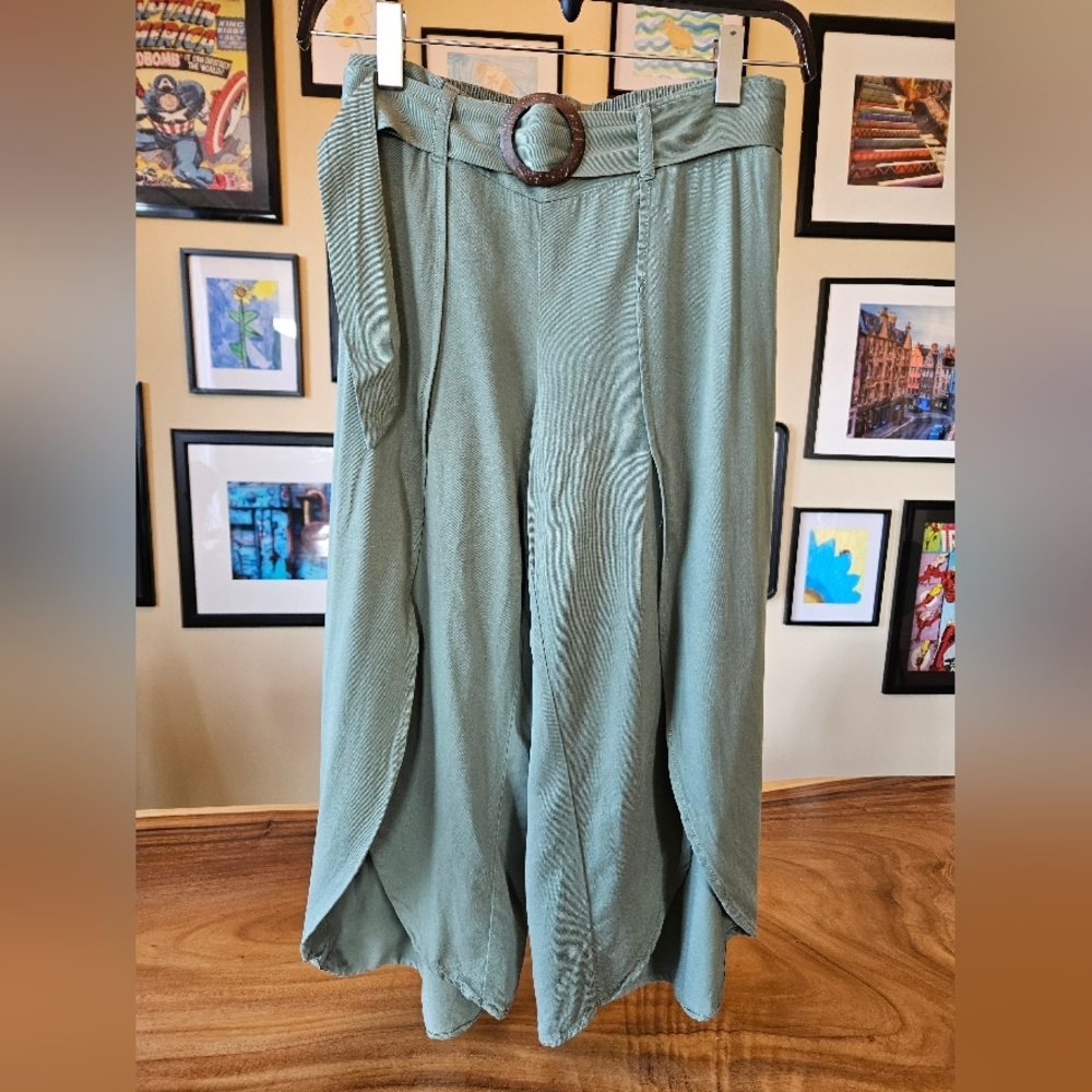 Maurices Green High Slit Wide Flowy Women's Cropped Pants Size Small A00170
